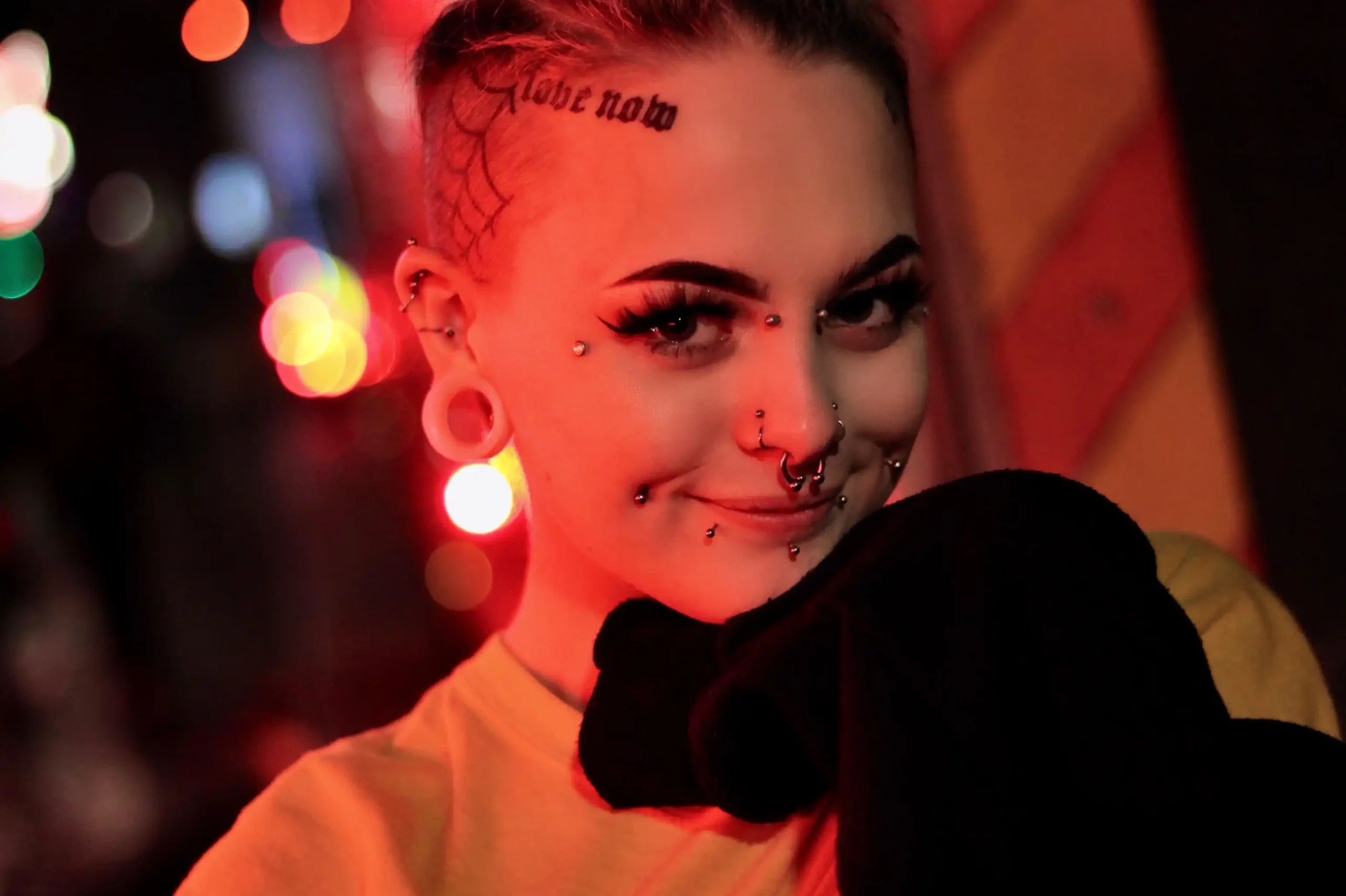 Oberflächenpiercing in Berlin: Der ultimative Trend-Guide