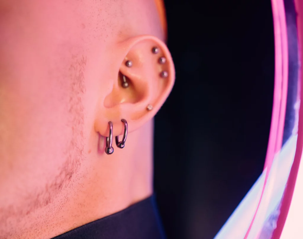 risiken-ohrpiercings-man-sie-vermeidet